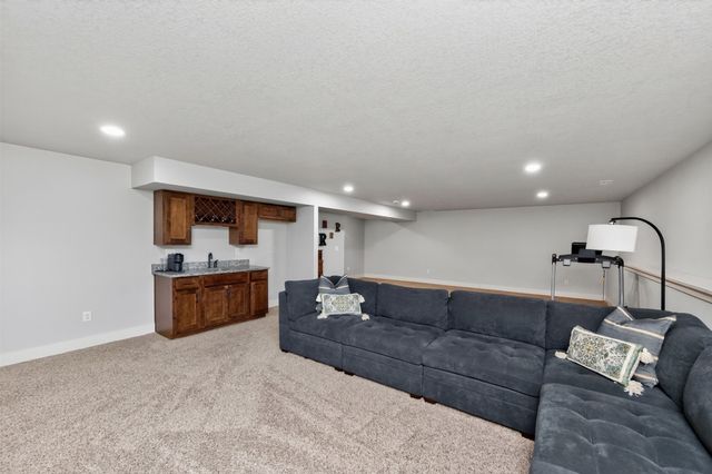 1720 SE Waters Edge Drive, Waukee, IA 50263
