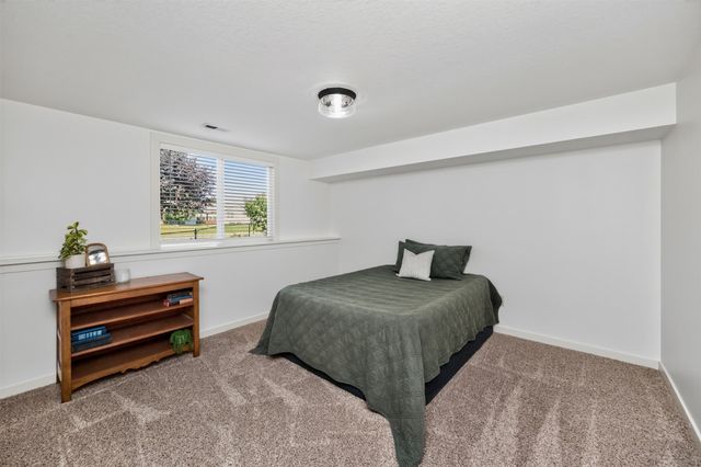 1720 SE Waters Edge Drive, Waukee, IA 50263