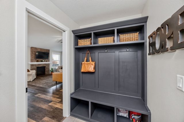 1720 SE Waters Edge Drive, Waukee, IA 50263