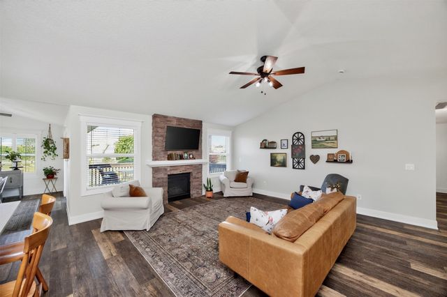 1720 SE Waters Edge Drive, Waukee, IA 50263