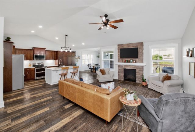 1720 SE Waters Edge Drive, Waukee, IA 50263