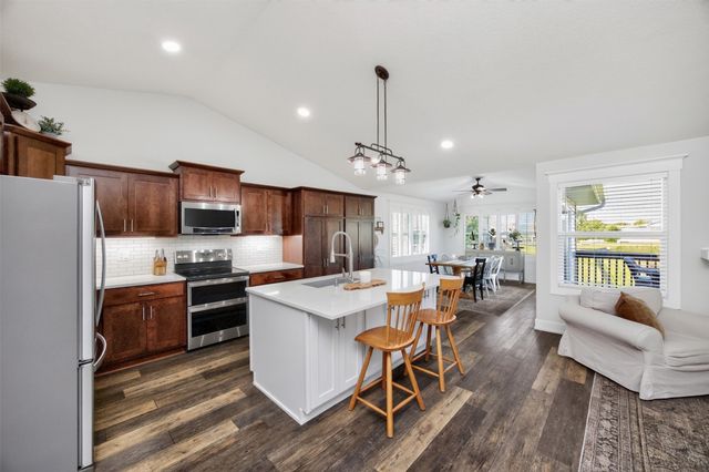 1720 SE Waters Edge Drive, Waukee, IA 50263