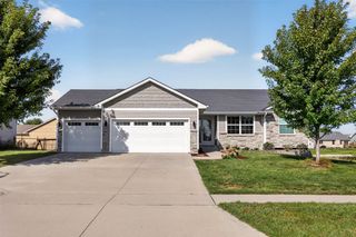 1720 SE Waters Edge Drive, Waukee, IA 50263