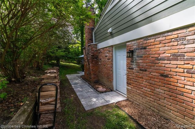 1069 Grace Court, Northville, MI 48167
