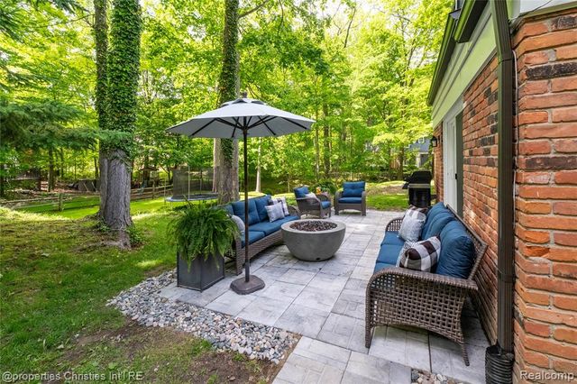 1069 Grace Court, Northville, MI 48167