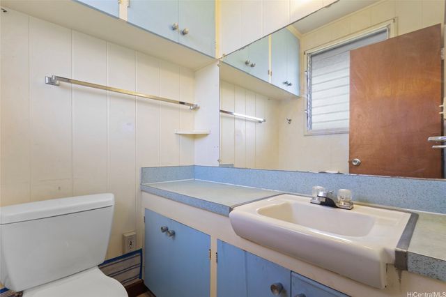 1728 Kino Street, Honolulu, HI 96819