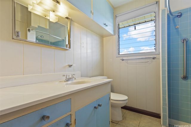 1728 Kino Street, Honolulu, HI 96819