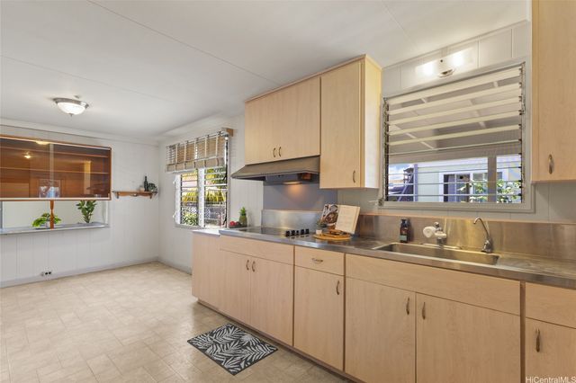 1728 Kino Street, Honolulu, HI 96819