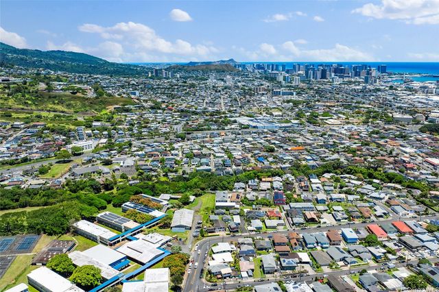 1728 Kino Street, Honolulu, HI 96819
