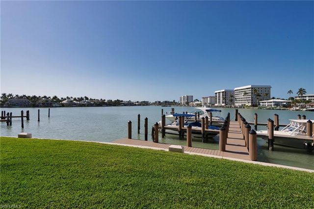 222 Harbour DR # 103, Naples, FL 34103