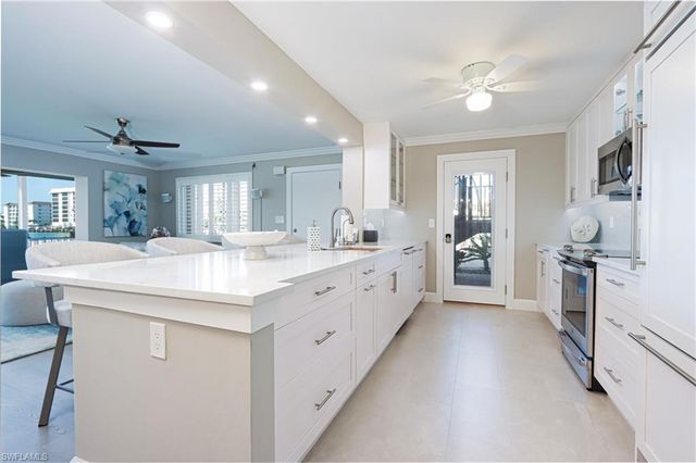 222 Harbour DR # 103, Naples, FL 34103