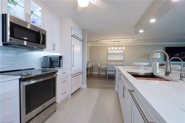 222 Harbour DR # 103, Naples, FL 34103