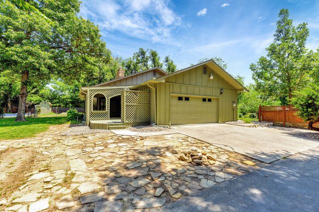 10520 Cora St, Wichita, KS 67205