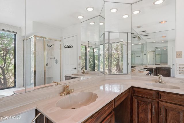 1204 E COMMODORE Place, Tempe, AZ 85283