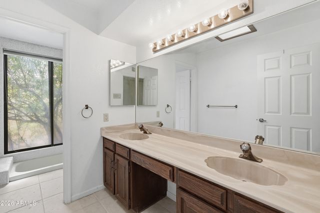 1204 E COMMODORE Place, Tempe, AZ 85283