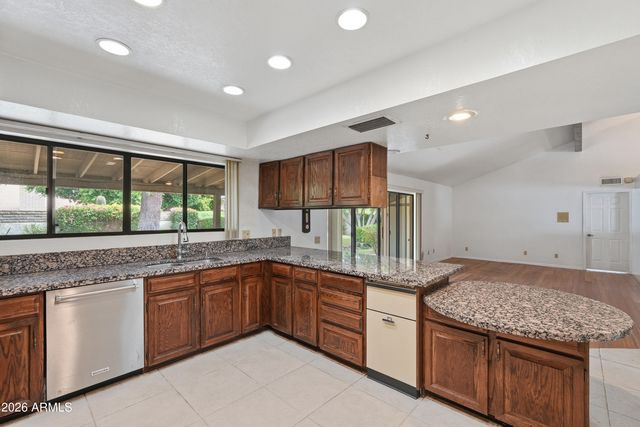 1204 E COMMODORE Place, Tempe, AZ 85283