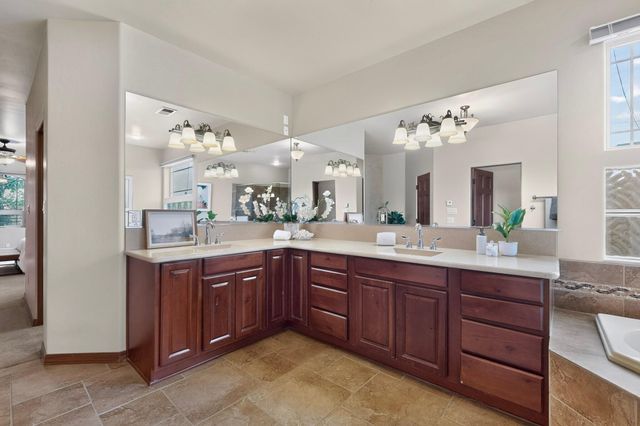 8200 Grape Harvest Court NE, Albuquerque, NM 87122