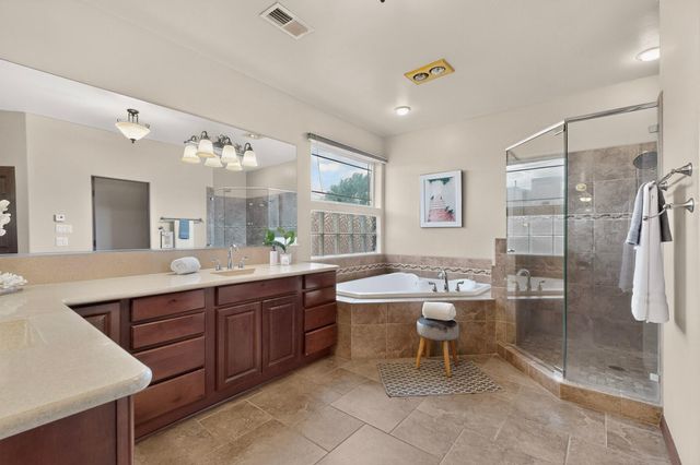 8200 Grape Harvest Court NE, Albuquerque, NM 87122