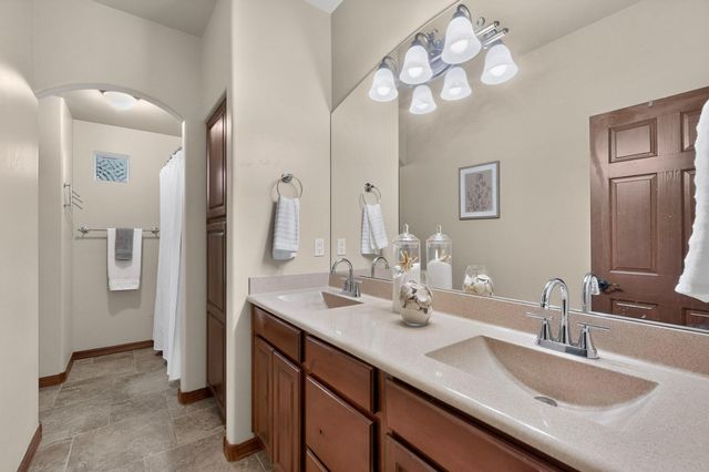 8200 Grape Harvest Court NE, Albuquerque, NM 87122