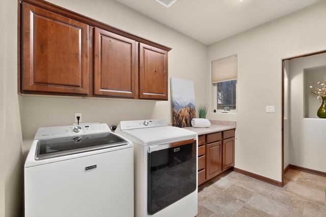 8200 Grape Harvest Court NE, Albuquerque, NM 87122