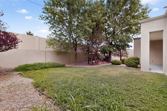 8200 Grape Harvest Court NE, Albuquerque, NM 87122
