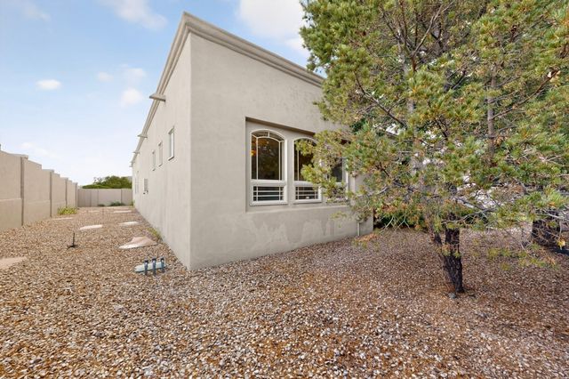 8200 Grape Harvest Court NE, Albuquerque, NM 87122