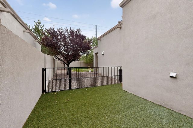 8200 Grape Harvest Court NE, Albuquerque, NM 87122