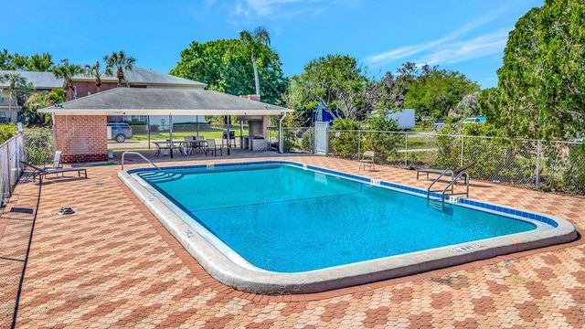 1122 84TH TERRACE N A, St Petersburg, FL 33702