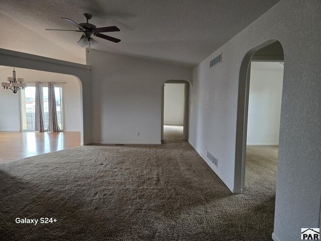 1652 W Hermosa Dr, Pueblo, CO 81007