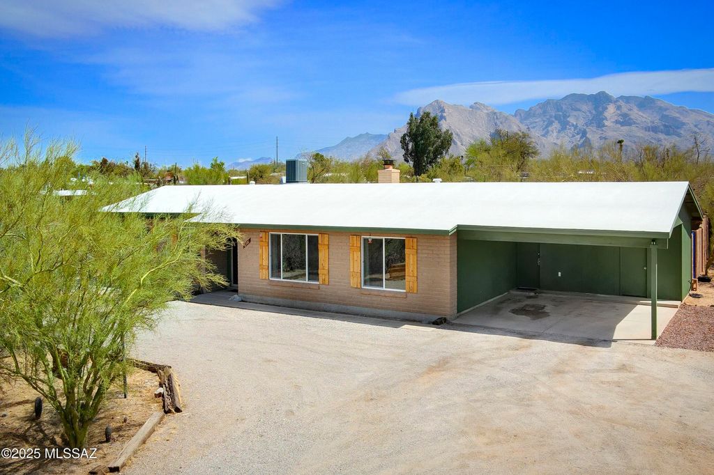2301 W Montrose Place, Tucson, AZ 85741