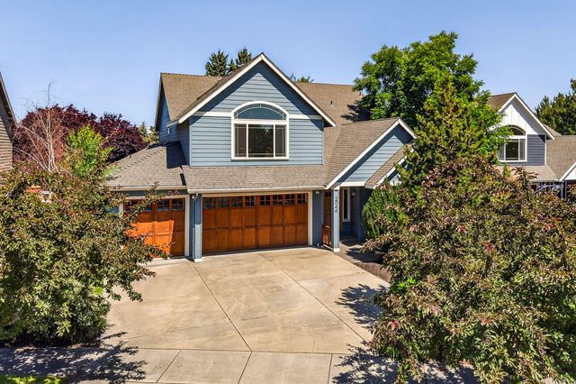 2044 NE Cradle Mountain Way, Bend, OR 97701