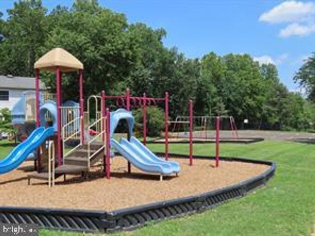 393 RUTGERS CT, Bensalem, PA 19020