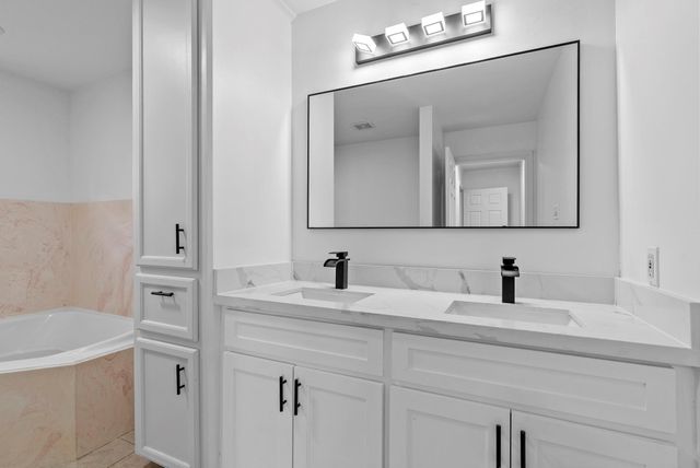 710 W 10th Street, Houston, TX 77008