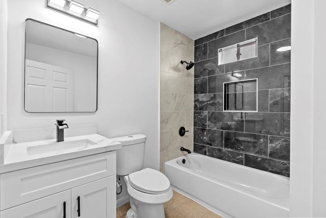 710 W 10th Street, Houston, TX 77008