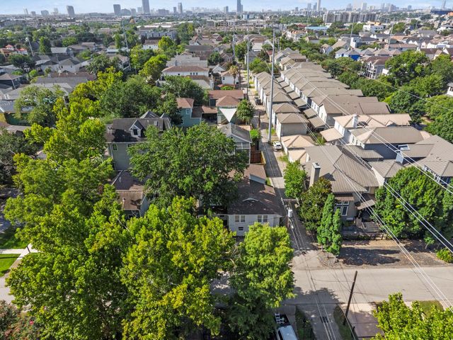 710 W 10th Street, Houston, TX 77008