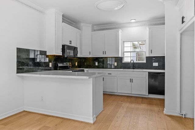 710 W 10th Street, Houston, TX 77008