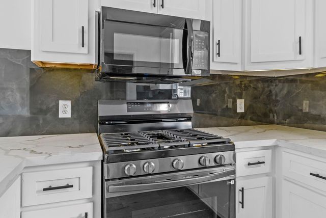 710 W 10th Street, Houston, TX 77008