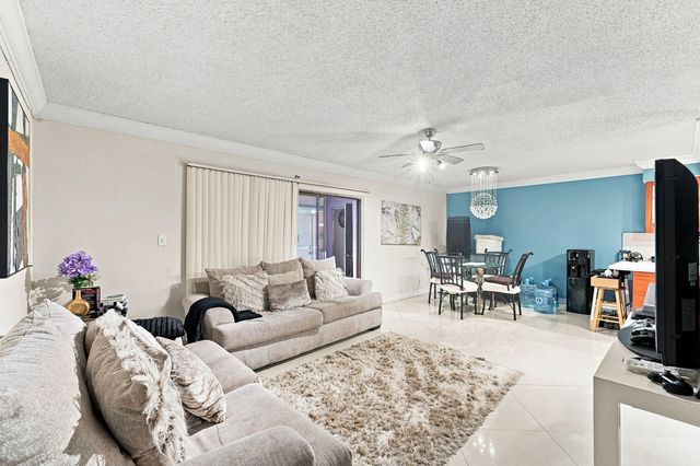 6 Spinning Wheel Lane, Tamarac, FL 33319
