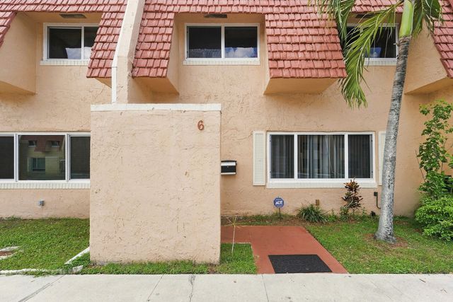 6 Spinning Wheel Lane, Tamarac, FL 33319