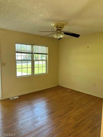 3216 Wellingford Drive, High Point, NC 27265