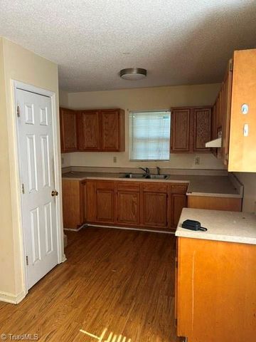 3216 Wellingford Drive, High Point, NC 27265
