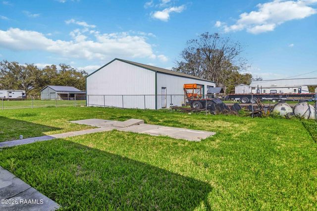 1061 Anse Broussard Highway, Breaux Bridge, LA 70517