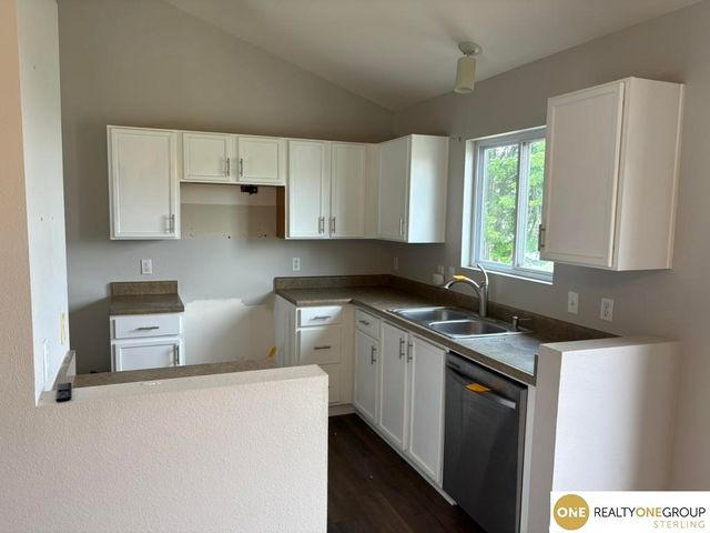 19604 V Street, Omaha, NE 68135