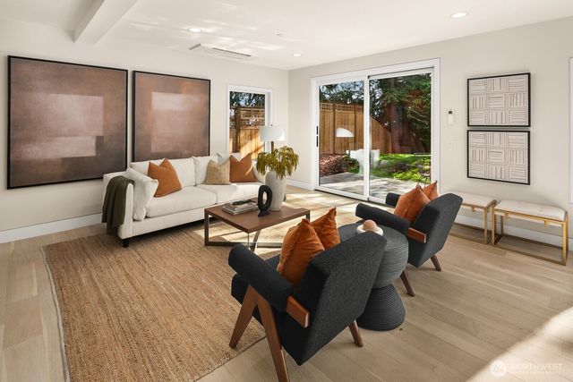 3949 A W Barrett Lane, Seattle, WA 98199