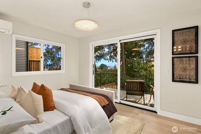 3949 A W Barrett Lane, Seattle, WA 98199