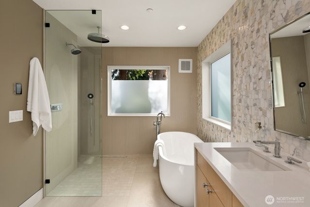 3949 A W Barrett Lane, Seattle, WA 98199