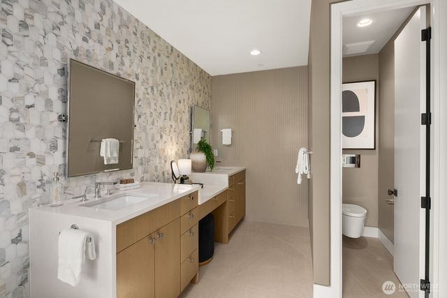 3949 A W Barrett Lane, Seattle, WA 98199