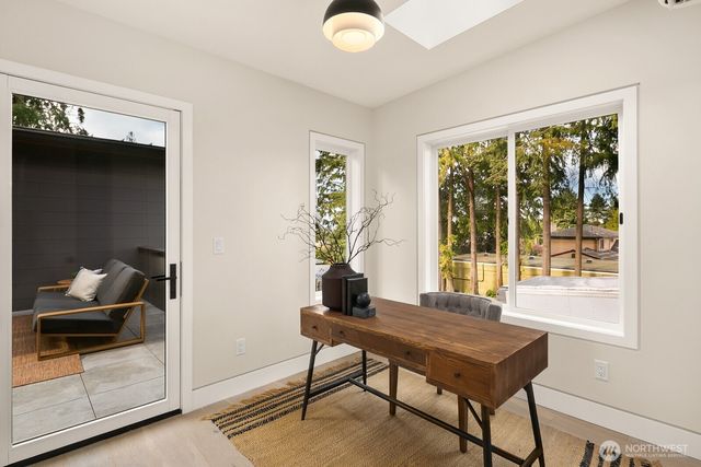 3949 A W Barrett Lane, Seattle, WA 98199