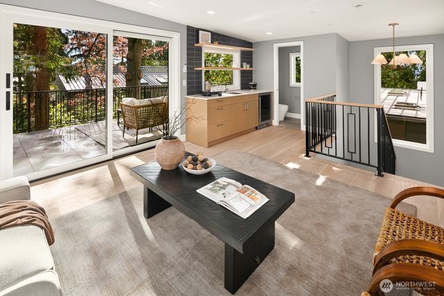 3949 A W Barrett Lane, Seattle, WA 98199