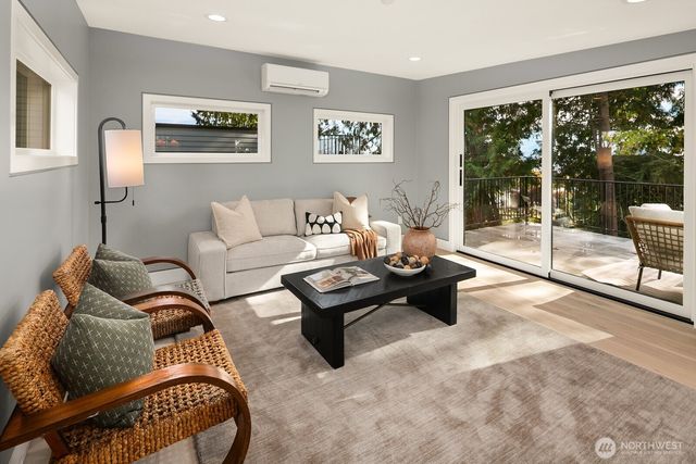 3949 A W Barrett Lane, Seattle, WA 98199